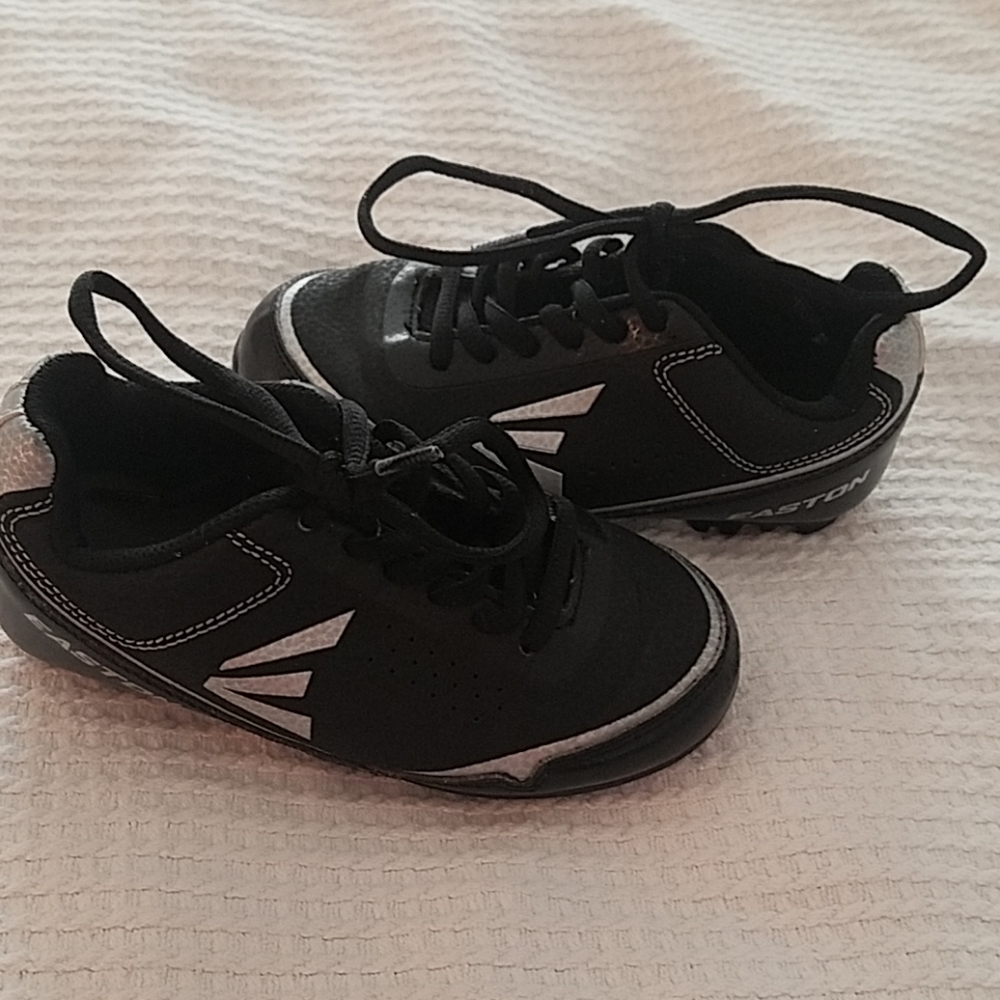 Boys Easton baseball cleats
